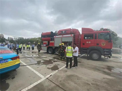 苏尼特左旗横山道路救援